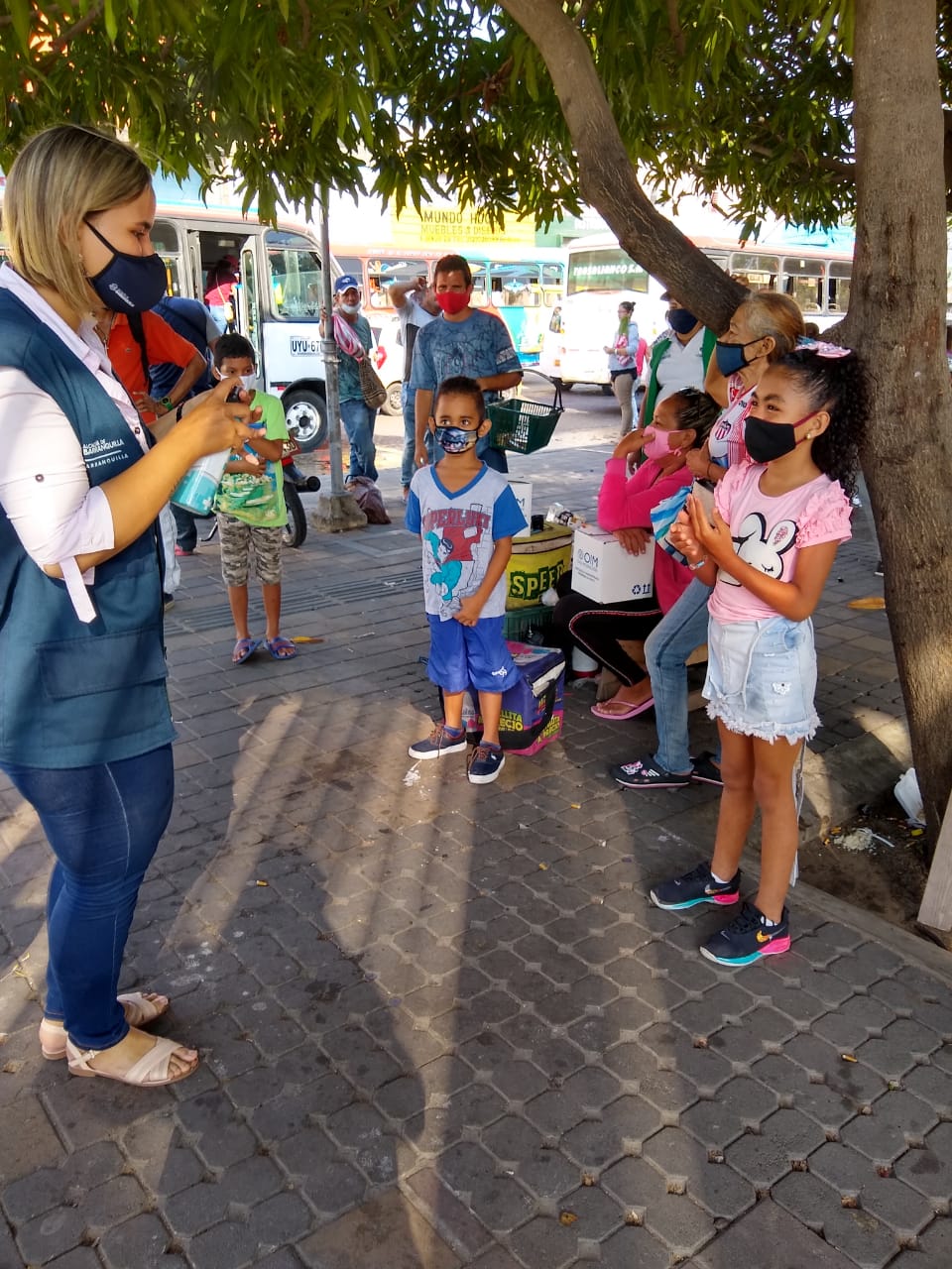 A nursing assistant shows Venezuelan migrant children in Barranquilla how to wash their hands to prevent Covid-19. Photo Credit: USAID LHSS Project-Colombia.