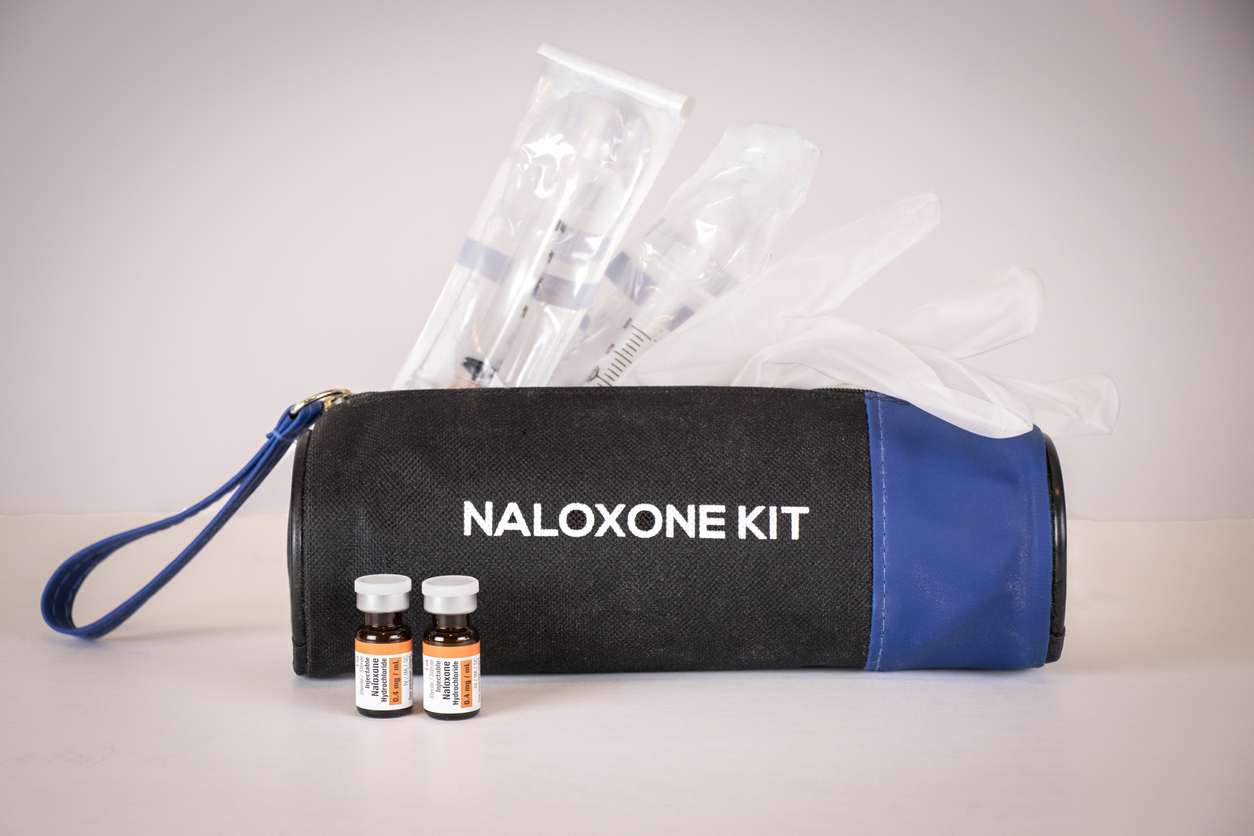 Naloxone kit