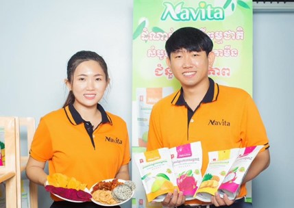 Uy Cheng Heng (right) with his sister Uy Sothearina (left) presenting the company’s products.