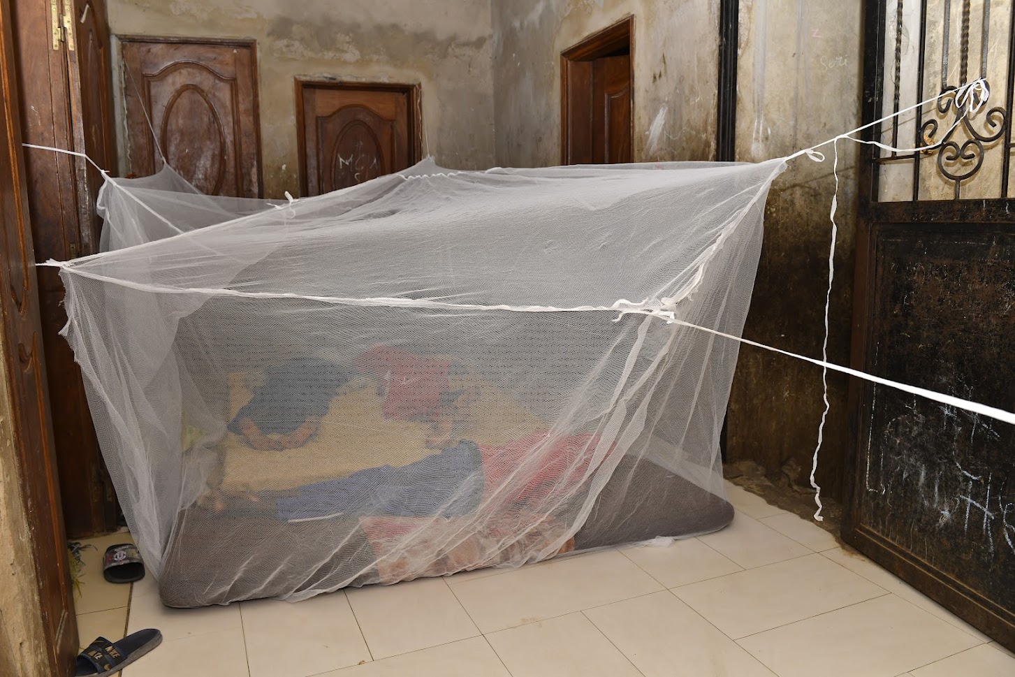 Talibés sleeping under an ITN at a Daara in Medine health post in Tivaouane. Photo Credit: Louis Dasylva, photographer