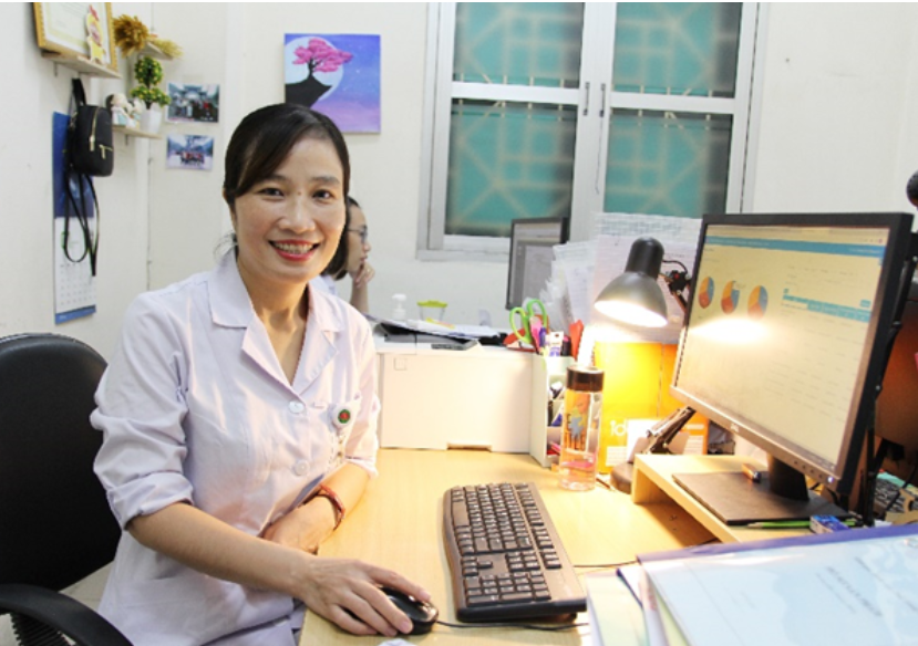 Photo credit: Pharmacist Thuy Nguyen, with Vietnam’s National TB Program, uses e-LMIS to consolidate national TB drug demands for 2024–2025. (Photo: Thanh Do/USAID LHSS Project-Vietnam)