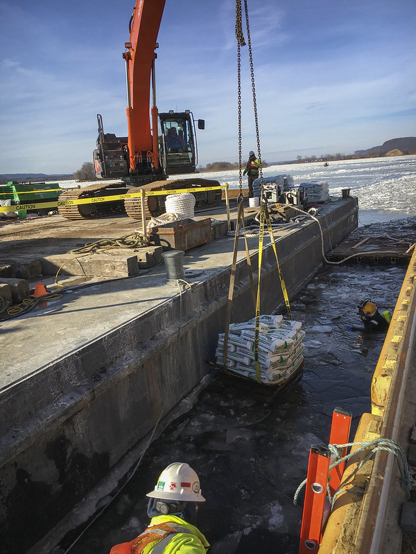 a diver at Lock and Dam 4 prepares to place sandbags at the bottom of the concrete forms