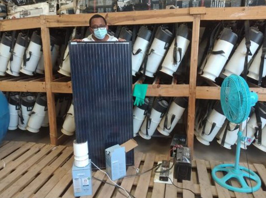 Environmental Compliance Officer Tahina Masihelison showcasing the solar powered system at Tongobory operations site in Madagascar. Photo Credit: Tahina Masilhelison Environmental Compliance Officer Tahina Masihelison showcasing the solar powered system at Tongobory operations site in Madagascar. Photo Credit: Tahina Masilhelison