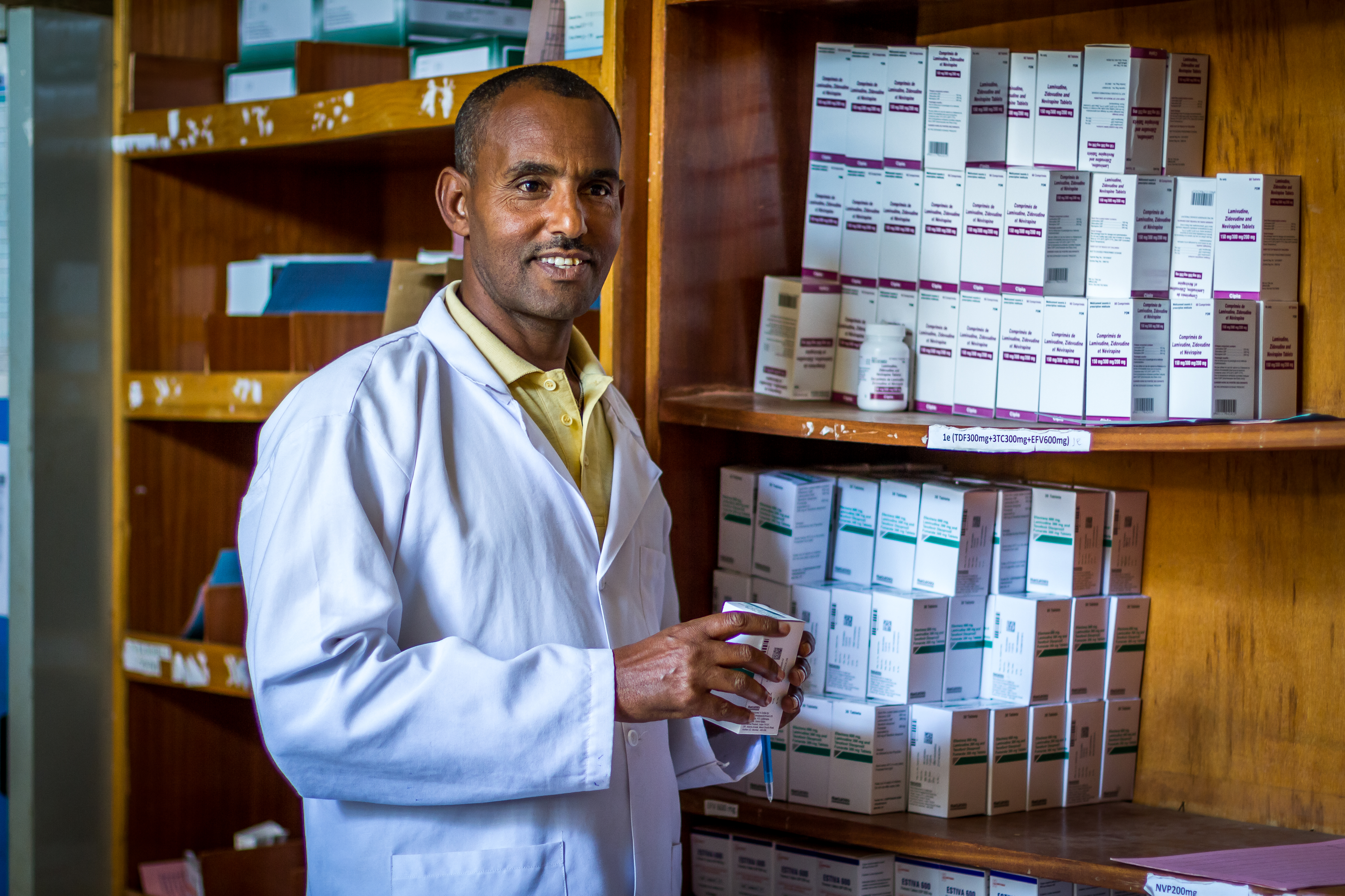 Ethiopian health officer inspects medicine supply levels. Photo credit: Gonzalo Guajardo for Communication for Development Ltd. ethiopian health officer with medications