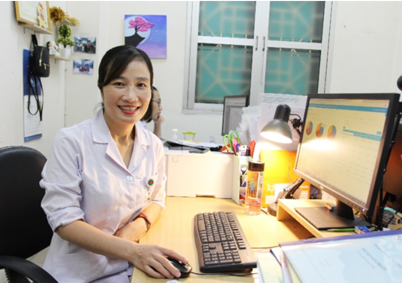 Photo credit: Pharmacist Thuy Nguyen, with Vietnam’s National TB Program, uses e-LMIS to consolidate national TB drug demands for 2024–2025. (Photo: Thanh Do/USAID LHSS Project-Vietnam) Photo credit: Pharmacist Thuy Nguyen, with Vietnam’s National TB Program, uses e-LMIS to consolidate national TB drug demands for 2024–2025. (Photo: Thanh Do/USAID LHSS Project-Vietnam)